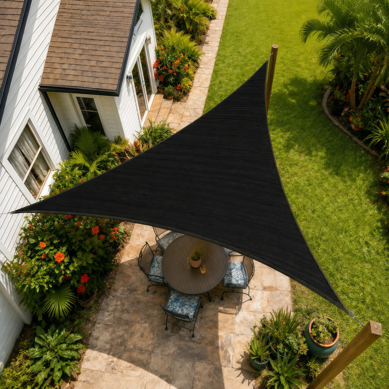 Toile d'ombrage triangulaire Amgo Customize - 200 g / m², blocage UV 95% avec quincaillerie, 9 pi x 9 pi x 12,7 pi