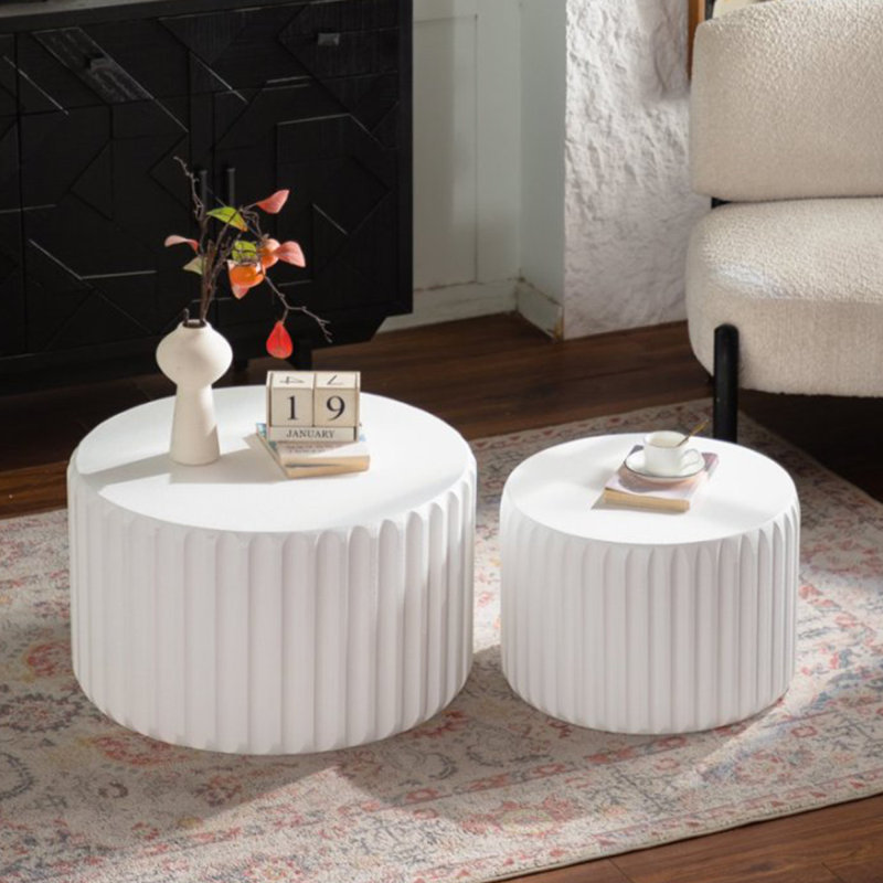 Ensemble de tables basses rondes festonnées blanches, Blanc, crème