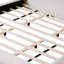 Lit plateforme tapissier très grand classique blanc classique avec structure en tissu courbé et tête de lit épaisse