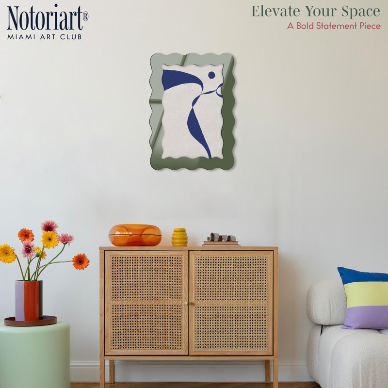 Cadre mural Moon Chassing Acrylique par NOTORIART, Olive, H 27,5 po x l 19,5 po, Ondulé