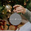 Ornement boule de Noël perlée vert scintillant 4 po