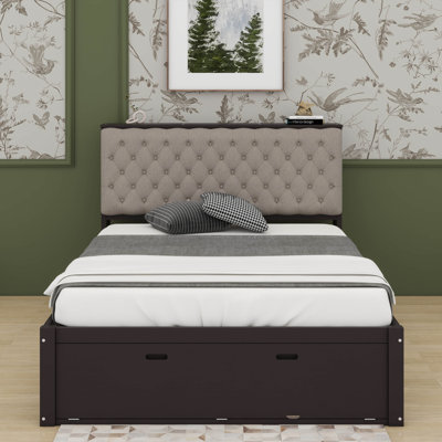 Grand lit plateforme en bois avec tête de lit, tiroirs et range-chaussures