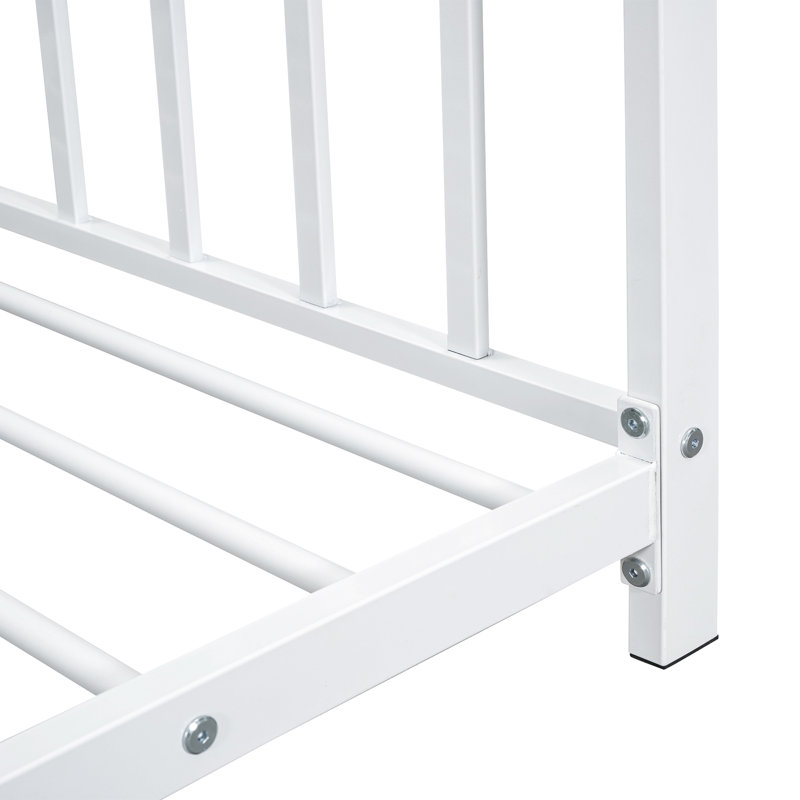Lit plateforme simple en métal blanc - choix de chambre à coucher moderne. Fabrication robuste. Pas de sommier tapissier. Processus d'assemblage simple. 75 po x 39,2 po. Poids de 42 lb. Hauteur de 63,8 po. 18 pièces de lattes incluses