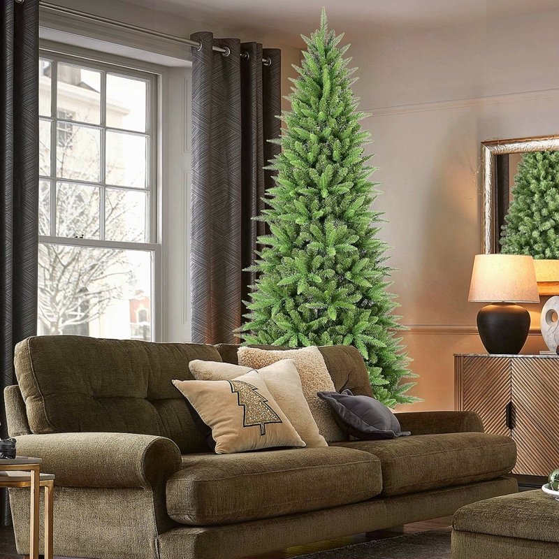 Arbre de Noël mince de 9 pi avec 2152 pointes, branches en PE + PVC, conception à charnières et support en métal stable pour les petits espaces