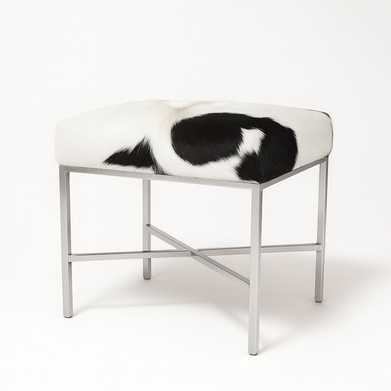 Tabouret rembourré en peau de vache, H 19 po x l 60 po x P 12 po