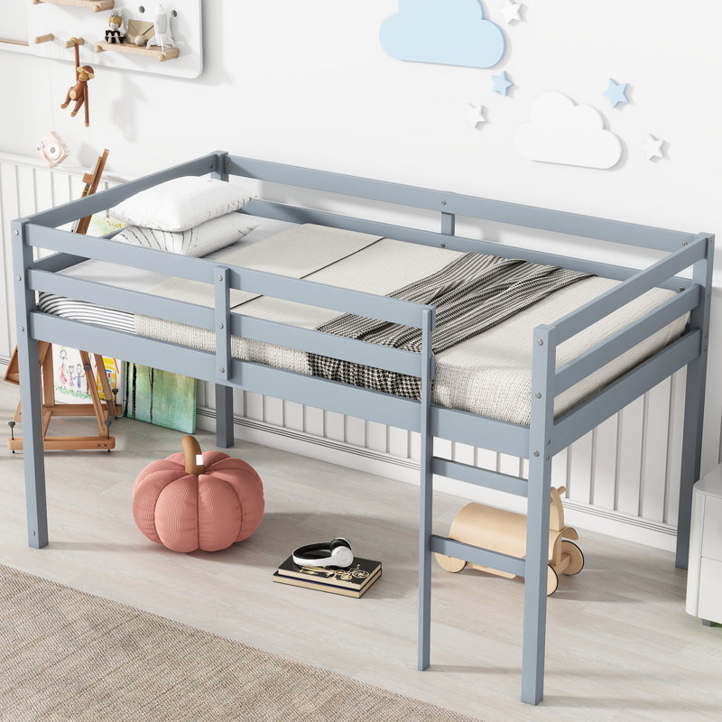 Lit mezzanine simple en bois d'hévéa massif gris. Facilement accessible. Base à lattes renforcée. Rangement supplémentaire sous le lit. Lit gris de faible hauteur pour un sommeil paisible, en bois. Inclus. Plateforme durable. Under