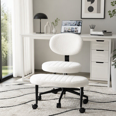 Chaise de bureau ergonomique à pieds croisés avec repose-pieds rotatif