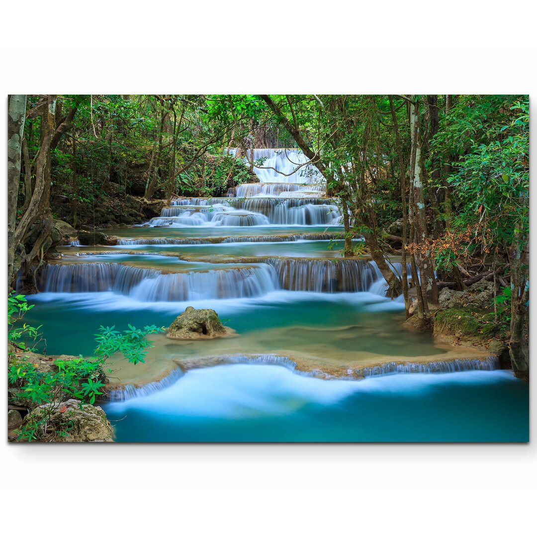 Leinwandbild Traumhafter Wasserfall im Wald – Thailand