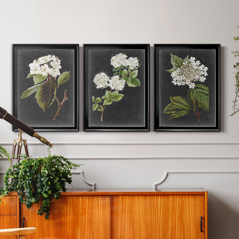«Dramatic White Flowers I», ensemble de 3 peintures sur toile encadrées, H 18,5 po x l 73,5 po x P 1,5 po, Noir