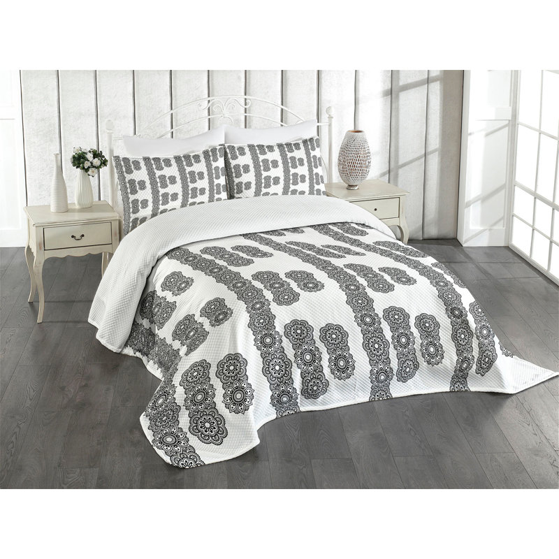 Ambesonne Oriental Bedspread Mandala Pattern White Black, King Coverlet/Bedspread + 2 Pillow Shams