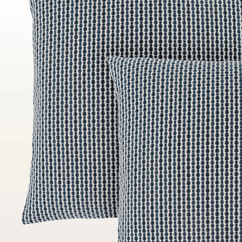 Coussin décoratif 2 pièces à finition bleu clair et clair Rika H 17,75 po x l 17,75 po x P 5,72 po Rika