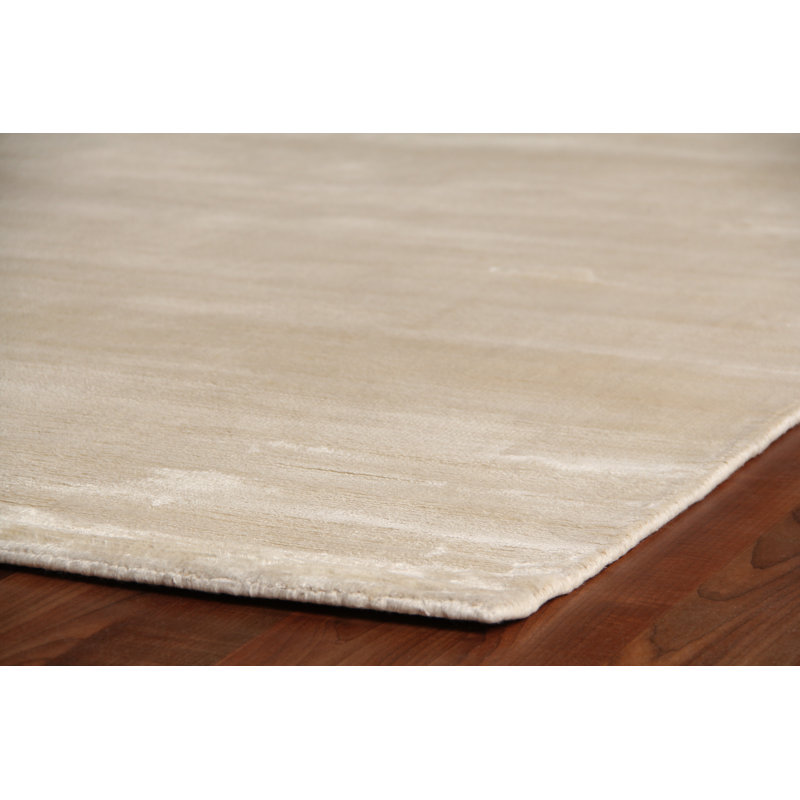 Plain Dove Area Rug in White, Rectangle 4' x 6'