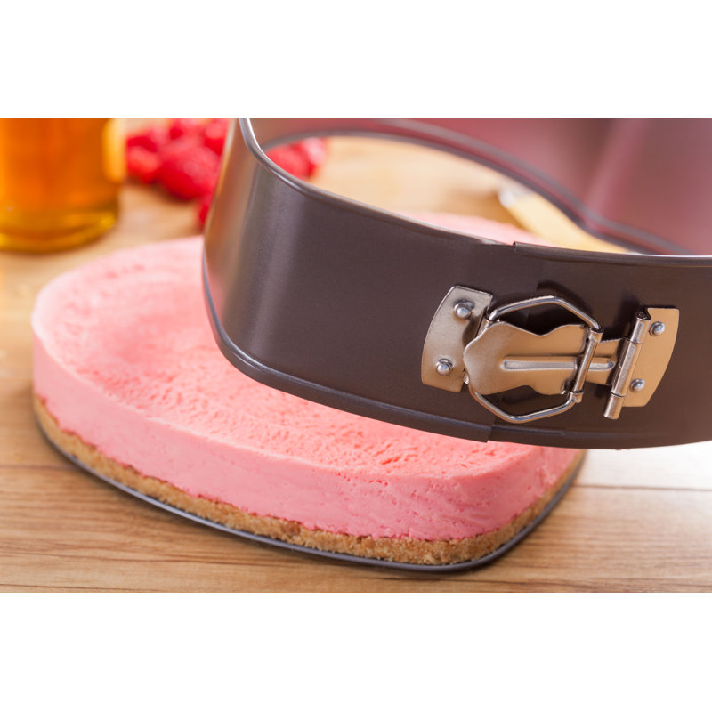 Judge Bakeware, 22 x 18 x 7cm Non-Stick Heart Shaped Springform Cake Tin