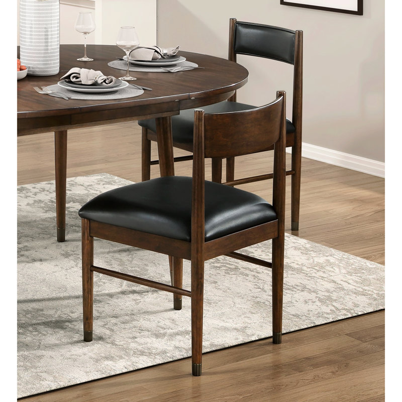 Ensemble de 2 chaises d'appoint rembourrées en cuir noir et meubles en bois au fini cerisier contemporain