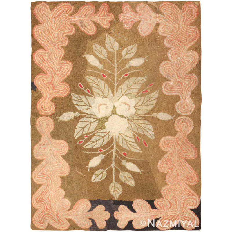 Petit tapis américain à motif floral antique crocheté