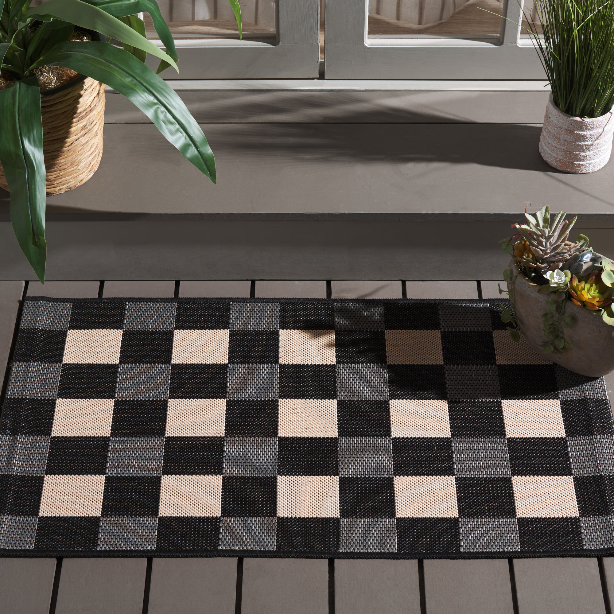 Mererid Geometric Indoor/Outdoor Area Rug, Runner 2'3" x 5'