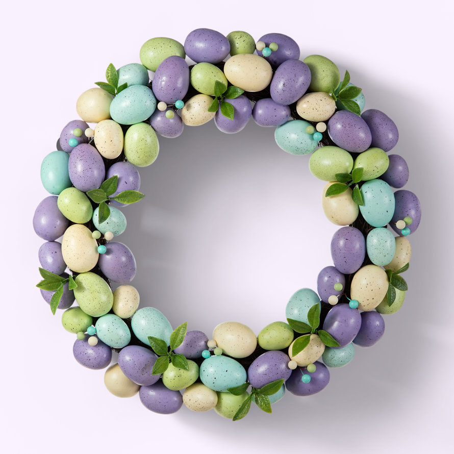 Couronne d'œufs de Pâques pastel mouchetés avec feuilles.