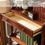 Bibliothèque rétro avec rangement en bouleau