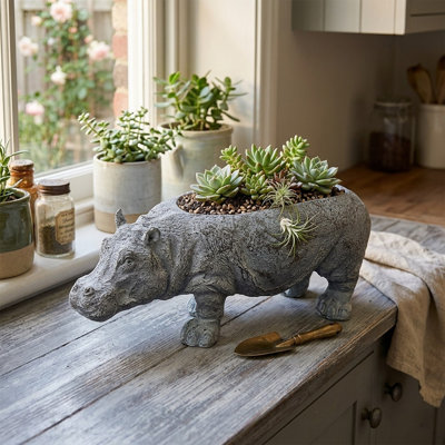 Payden Statue Planter