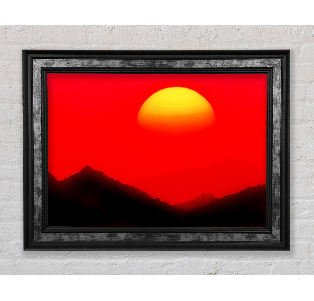 Huge Sun Over The Mountain Tops Red - Einzelne Bilderrahmen Kunstdrucke