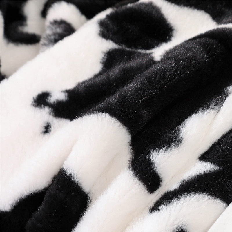 Couverture en flanelle , Vache noire tachetée, L 63 po x l 51 po