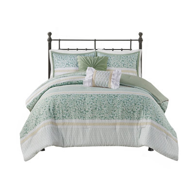 Full/Queen 5 Piece Seersucker Comforter Set With Throw Pillows