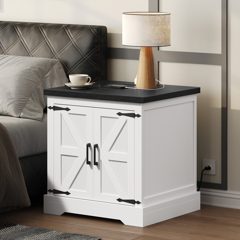 Table de bout Farmhouse Square avec armoire de rangement et station de charge