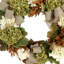 Couronne d'automne de 61 cm (24 po) composée d'hortensias et de pommes de pin, ornée de nœuds