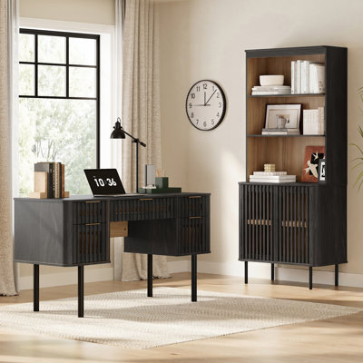 Ensemble de bureau à domicile 2 pièces : bureau de direction de 137 cm avec multiprise et bibliothèque ouverte de 185 cm avec 2 portes, noir