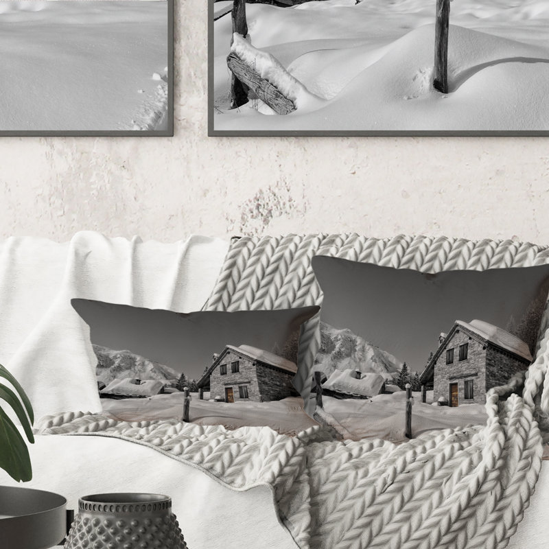 Coussin Alpine House On A Snowy Mountain - Country, 16 po x 16 po