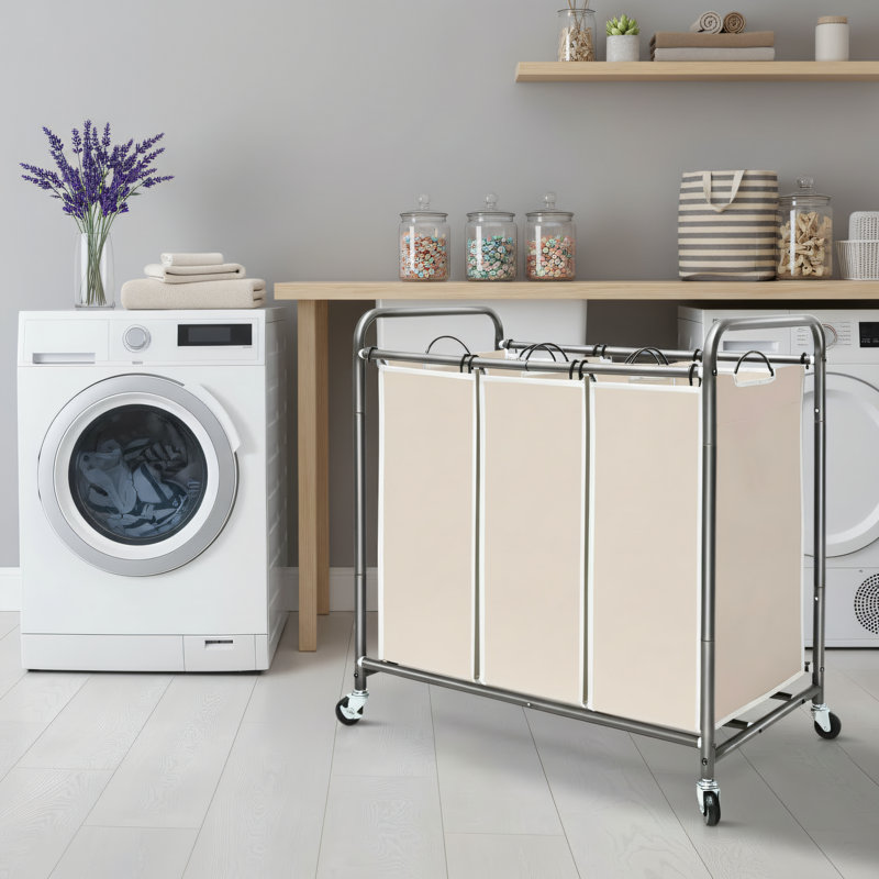 Beige, chariot à panier de tri à trois compartiments, capacité de 35,9 gallons (136 litres), roues verrouillables robustes et sacs amovibles.