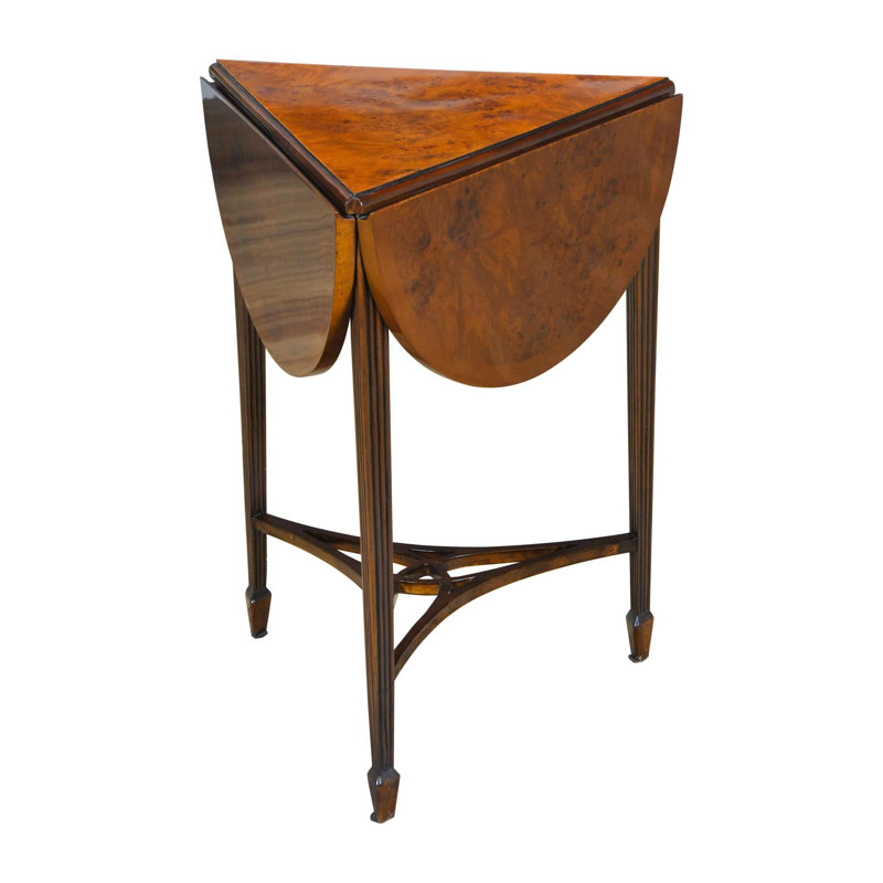 Table en mouchoirs de loupe