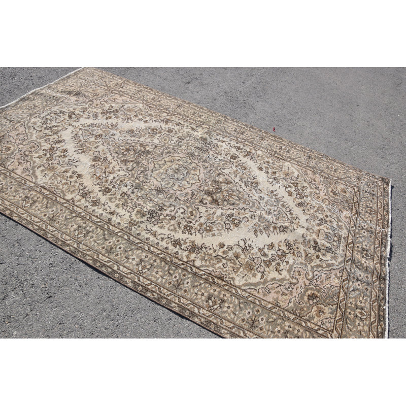 Grand tapis turc vintage beige tissé à la main: idéal pour la décoration de chambre à coucher ou de salon à thème ethnique