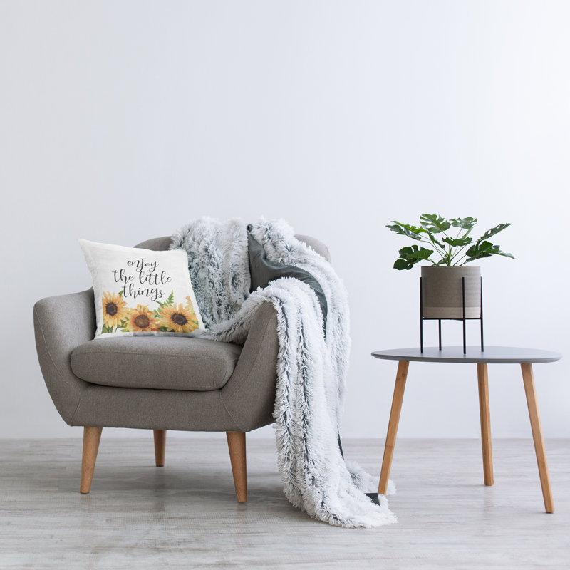 Coussin décoratif imprimé tournesols Enjoy Little Things, design par Kim Allen