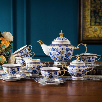 Service à thé en porcelaine