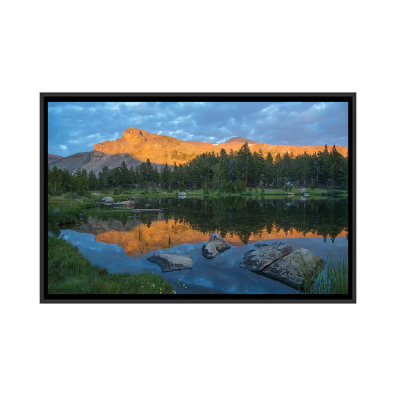 «mountain réfléchis, H 18 po x l 26 po x P 1,5 po, Toile avec cadre noir