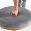 Élégant tabouret de bar gris avec des pieds dorés, une assise confortable, convient aux tabourets de café, des coussins moelleux, des espaces de repas idéaux