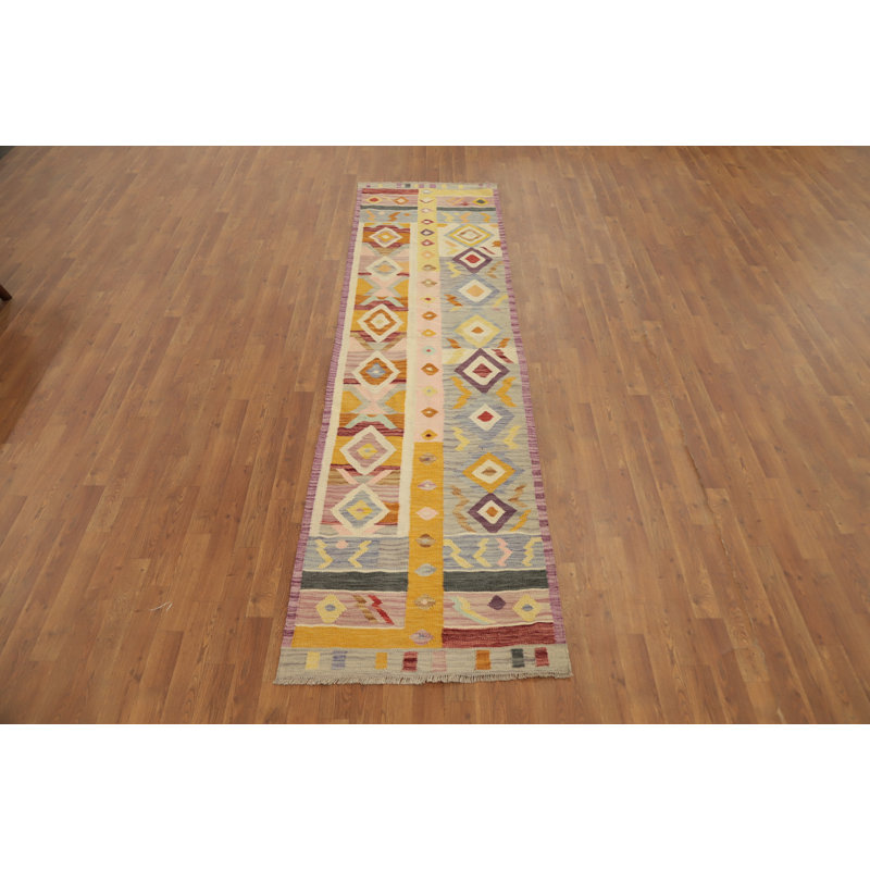 Tapis de couloir vibrant Kilim 3 x 10 avec des tons chauds pour les intérieurs modernes