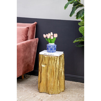 Tabouret en magnésium doré, forme tronc d'arbre, 34,3 x 33 x 50,8 cm, finition or antique. Polyvalent, il embellit le salon, le bureau ou la chambre. Fonctionnel et idéal pour une utilisation quotidienne.