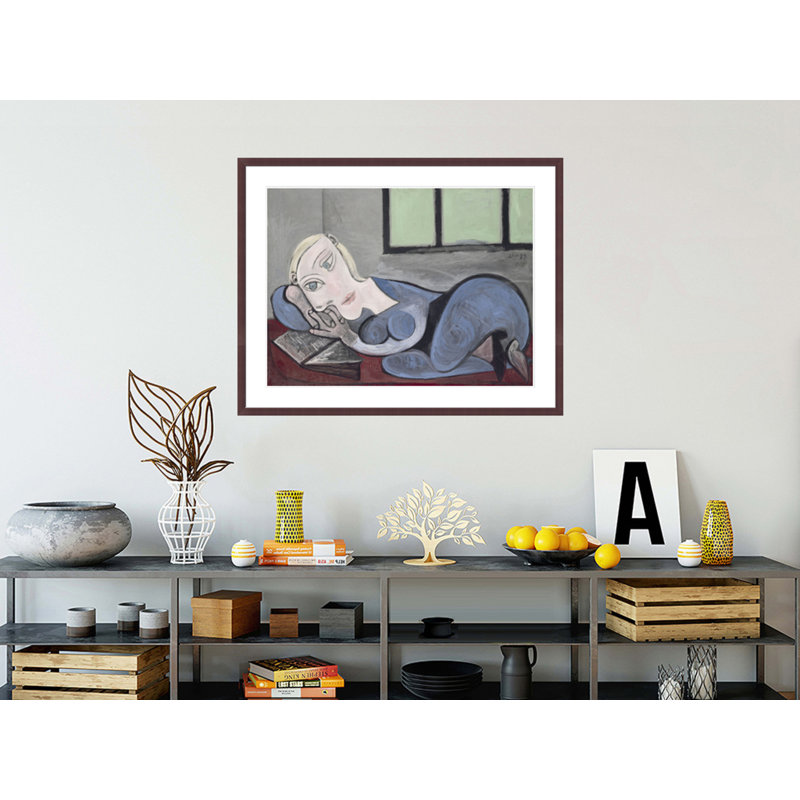 Femme couchee lisant par Pablo Picasso, H 32,8 po x l 41,5 po