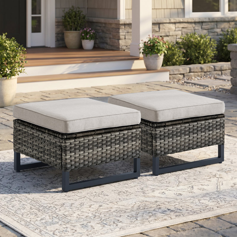 Repose-pieds de patio extérieur en osier avec coussin Ingvald (ensemble de 2), Mélange de gris / noir, Beige