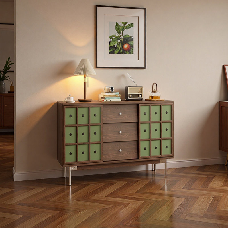 Grande armoire de rangement dans le salon