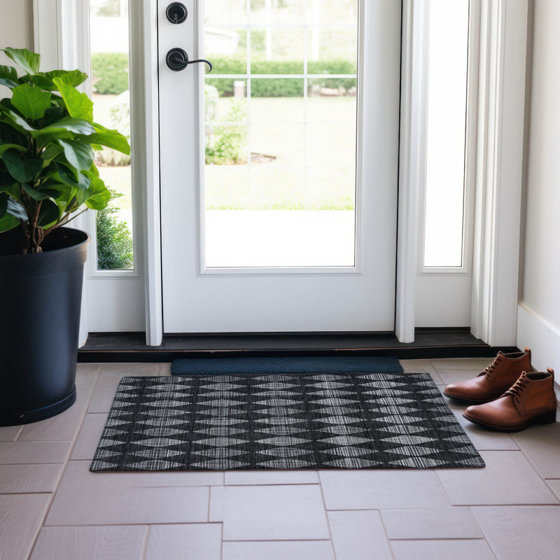 Loreen Washable Geometric Indoor / Outdoor Rug, Rectangle 1'8" x 2'6"