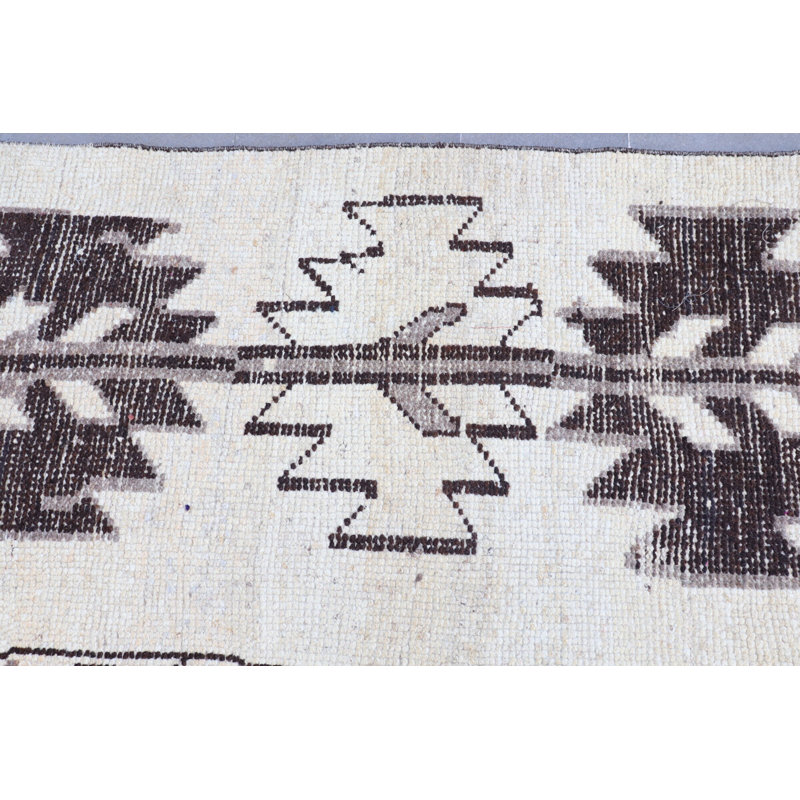 Tapis turc vintage en laine Herki avec motif tribal brun pour les espaces de cuisine ou de couloir