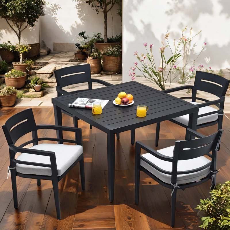 Table de salle à manger d'extérieur 40 po x 40 po avec pieds fuselés et trou pour parasol