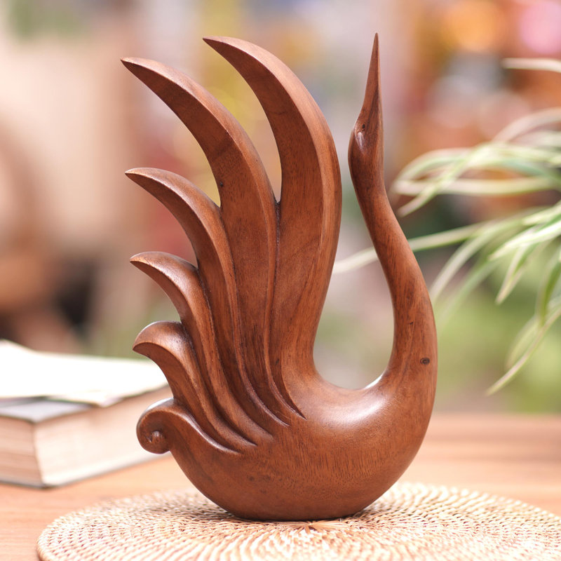 Sculpture Novica faite à la main en bois de cygne divin