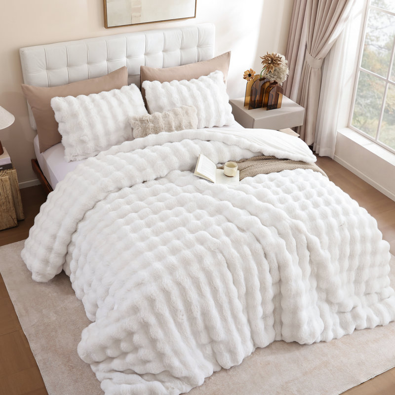 Fluffy Comforter Set 3 Pieces- Ultra Soft & Warm Faux Fur Comforter With Two Pillowcases For Winter, White
