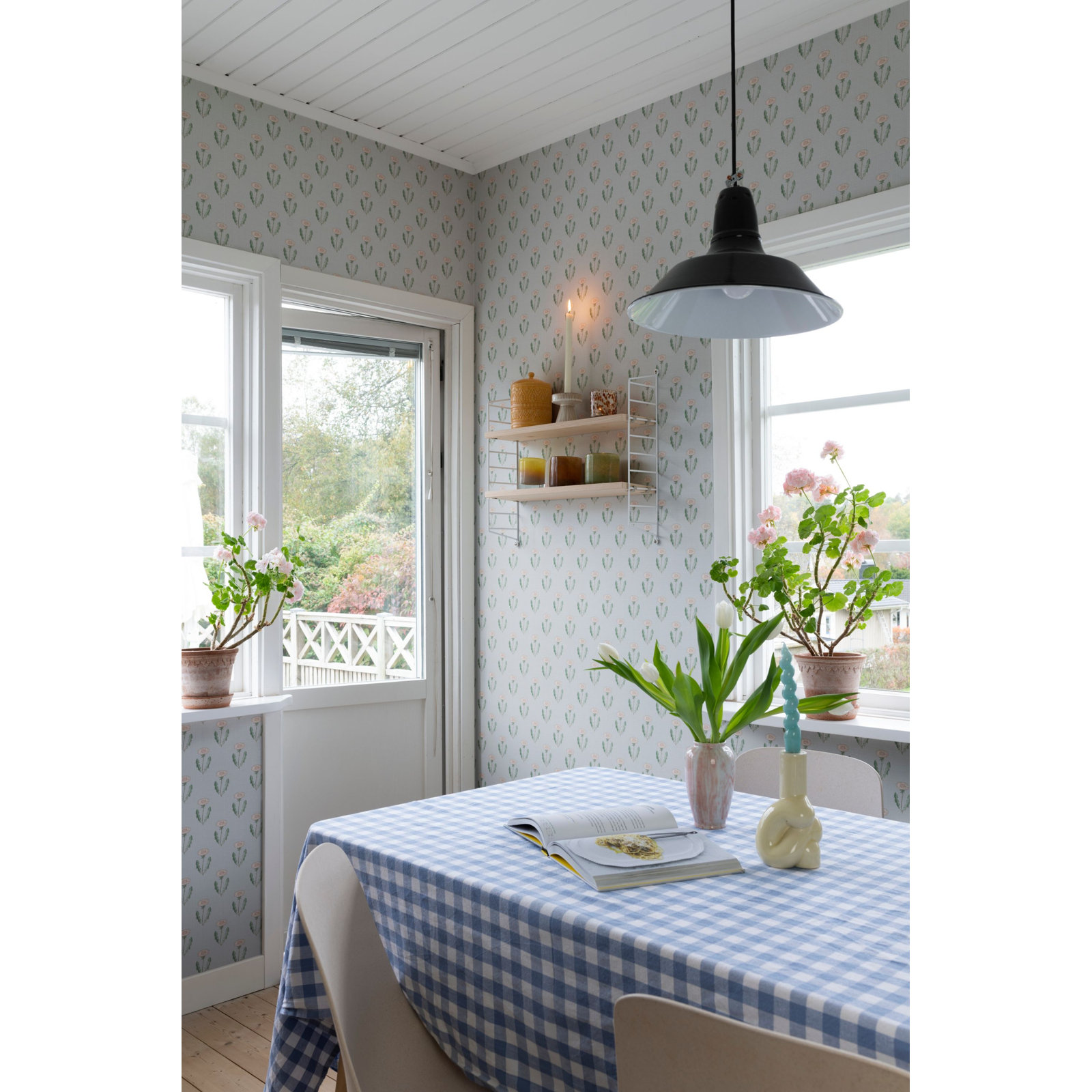 Huset I Solen Floral Wallpaper, Soft Blue
