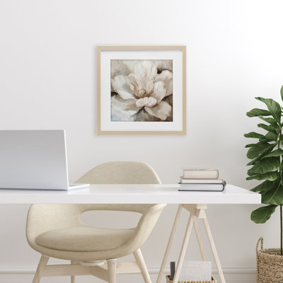 «Lush Bloom» en blanc, reproduction encadrée sous verre, design par Nina Blue