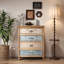 Commode vintage à 4 tiroirs en bois vieilli ornée de motifs décoratifs, meuble de rangement rustique pour chambre/salon